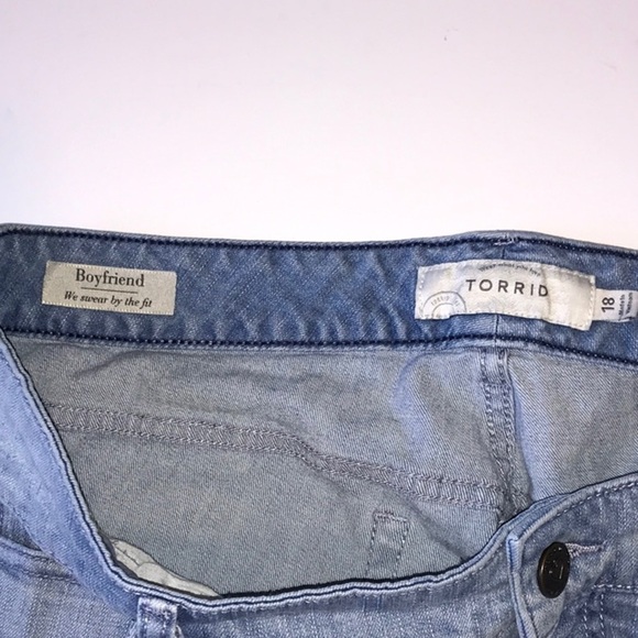 Torrid Boyfriend Distressed Jeans Size 18 - Picture 3 of 13